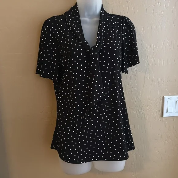 Dress top SS NWT black white dot V neck Large non cling fitted flowing stitchfix - Picture 5 of 7